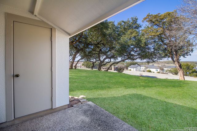 1101 Parkview Dr Apt B15, Canyon Lake, TX 78133