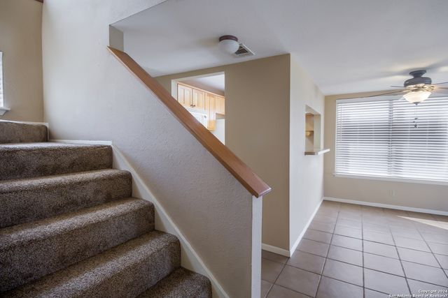 1101 Parkview Dr Apt B15, Canyon Lake, TX 78133