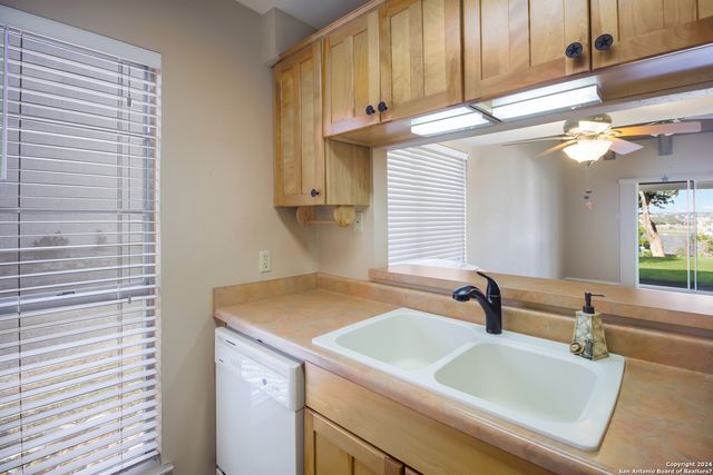 1101 Parkview Dr Apt B15, Canyon Lake, TX 78133