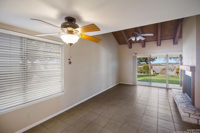 1101 Parkview Dr Apt B15, Canyon Lake, TX 78133