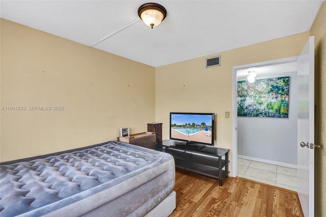 8010 Hampton Boulevard 211, North Lauderdale, FL 33068