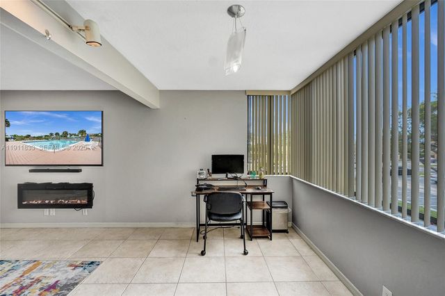 8010 Hampton Boulevard 211, North Lauderdale, FL 33068