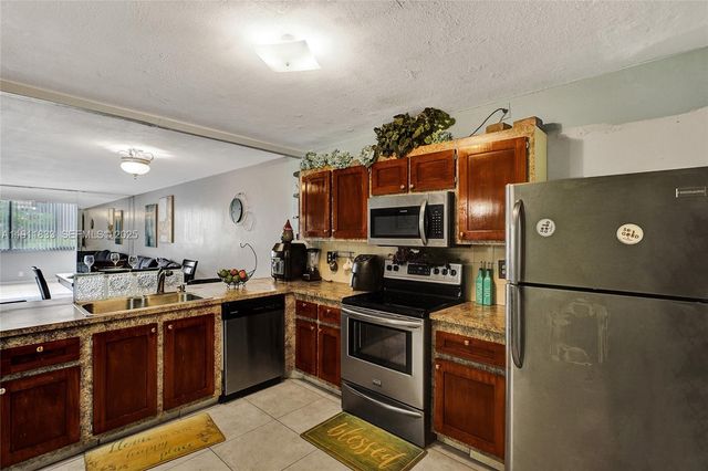 8010 Hampton Boulevard 211, North Lauderdale, FL 33068