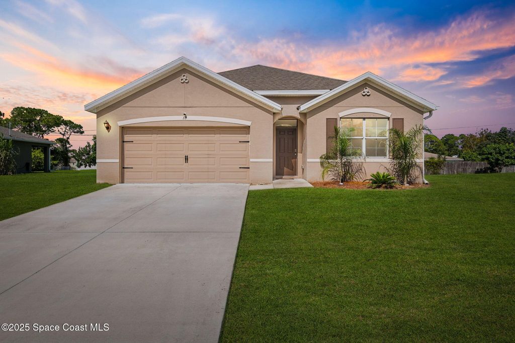 171 Knight Street SE, Palm Bay, FL 32909