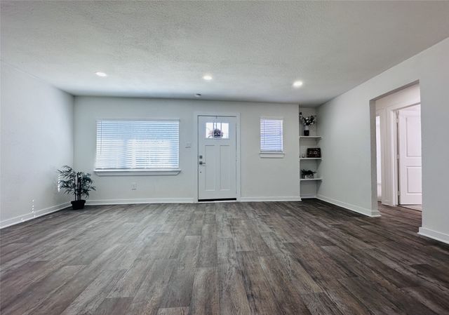 1325 Alta Vista Street, Mesquite, TX 75149