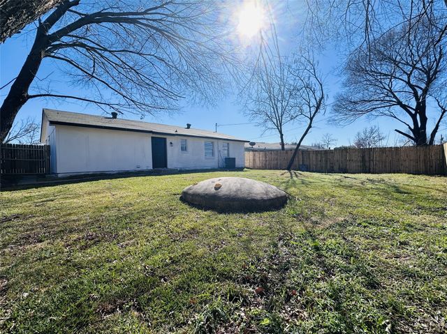 1325 Alta Vista Street, Mesquite, TX 75149