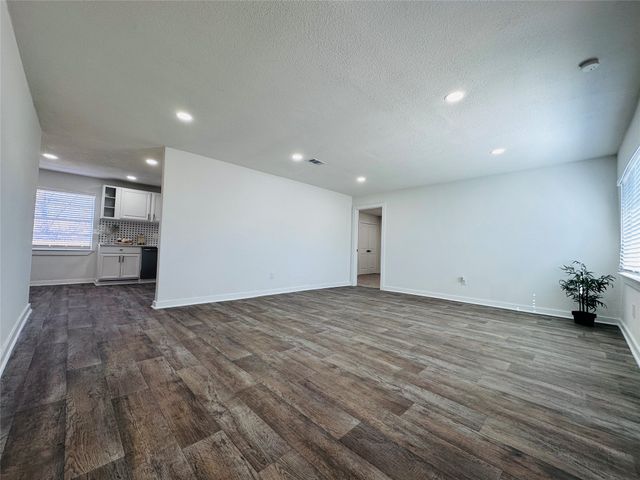 1325 Alta Vista Street, Mesquite, TX 75149