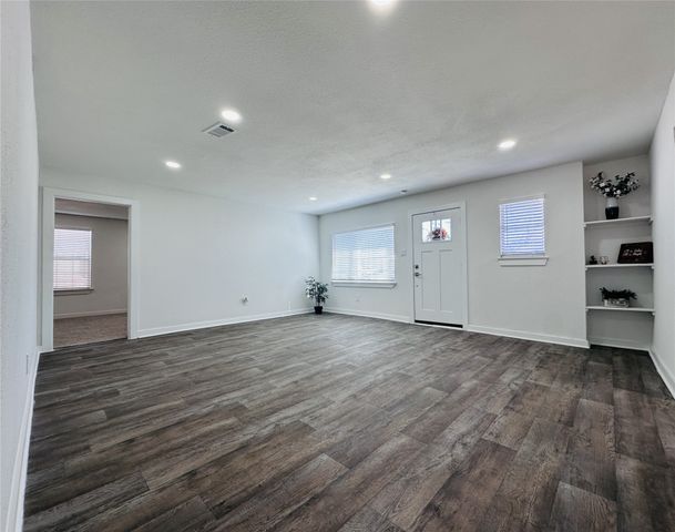 1325 Alta Vista Street, Mesquite, TX 75149