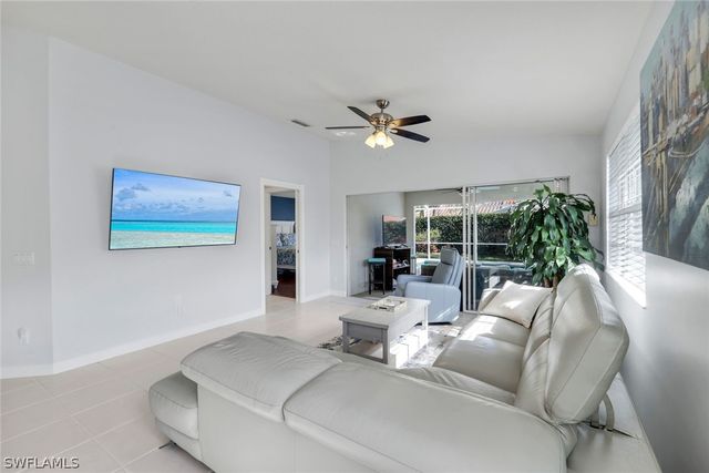 4272 Redonda LN, Naples, FL 34119