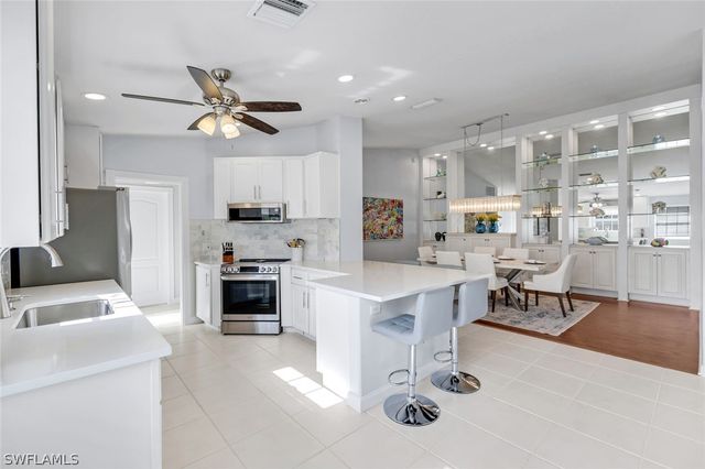 4272 Redonda LN, Naples, FL 34119