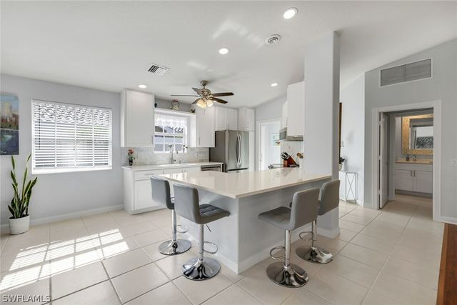 4272 Redonda LN, Naples, FL 34119