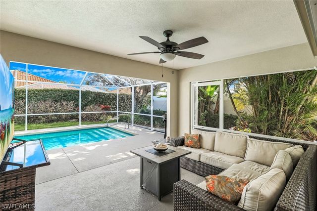 4272 Redonda LN, Naples, FL 34119