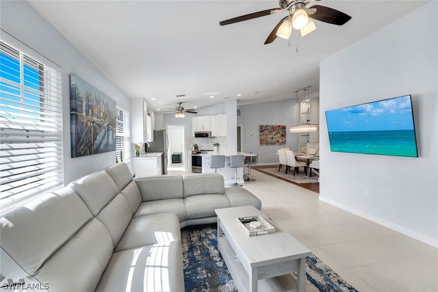 4272 Redonda LN, Naples, FL 34119