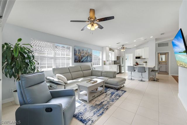 4272 Redonda LN, Naples, FL 34119