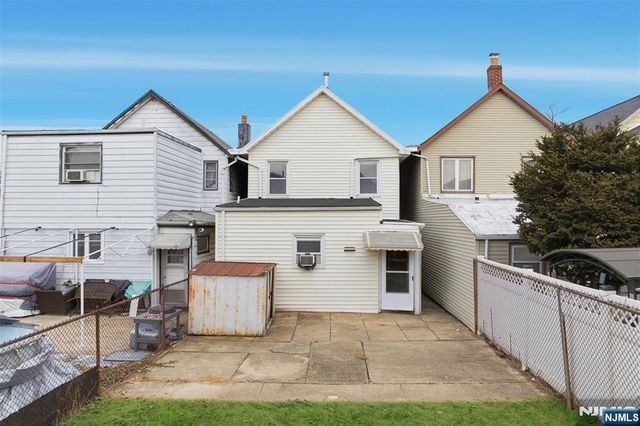 209 Hamilton Street, Harrison, NJ 07029