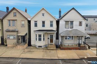 209 Hamilton Street, Harrison, NJ 07029