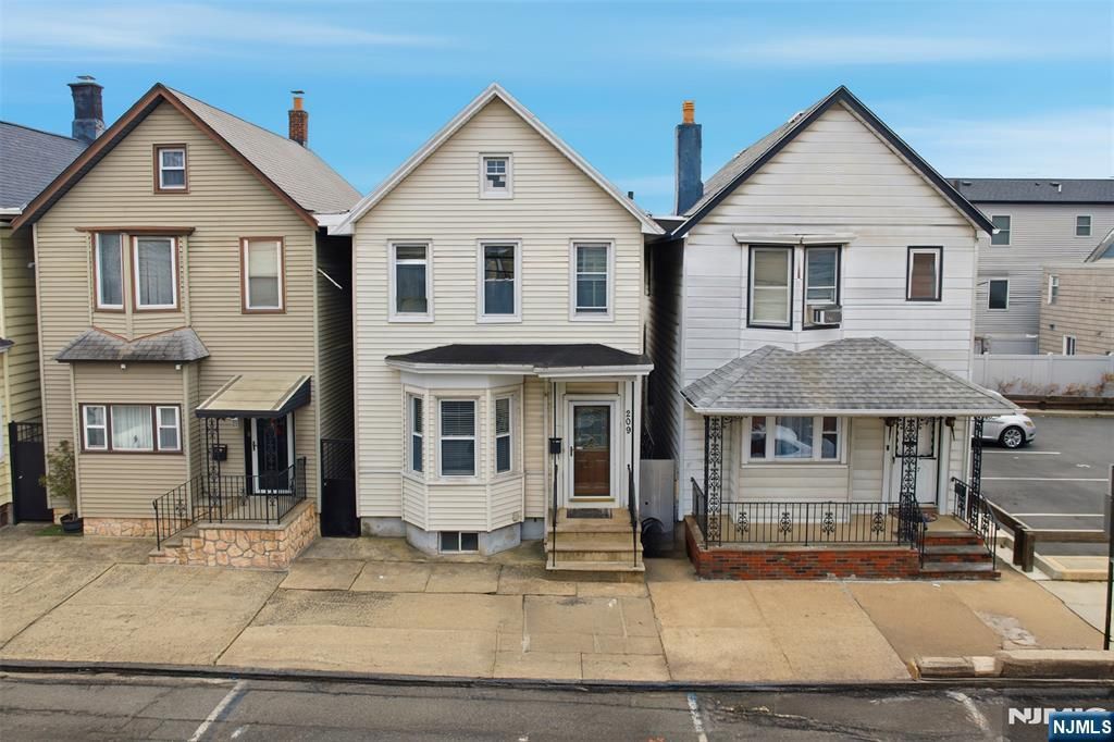 209 Hamilton Street, Harrison, NJ 07029
