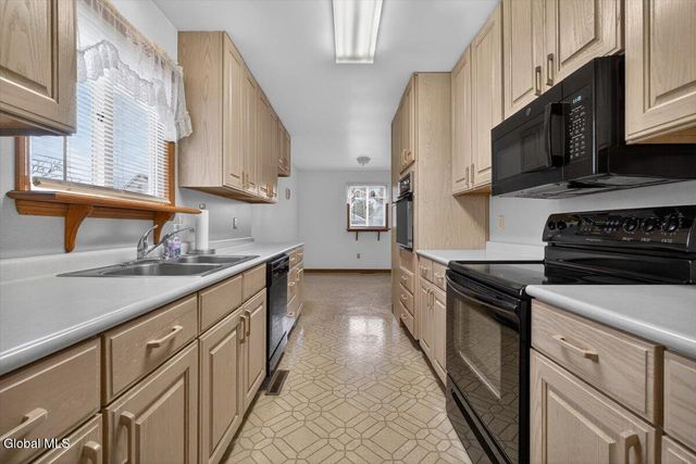 2507 Augustine Avenue, Rotterdam, NY 12306