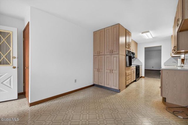 2507 Augustine Avenue, Rotterdam, NY 12306