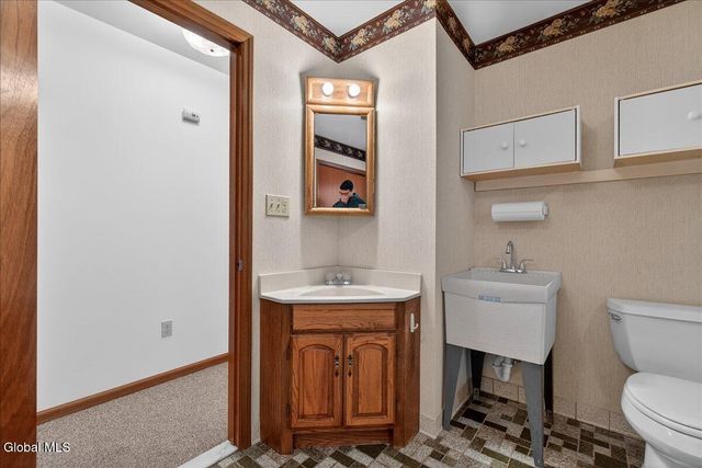 2507 Augustine Avenue, Rotterdam, NY 12306