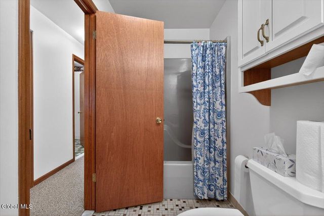 2507 Augustine Avenue, Rotterdam, NY 12306