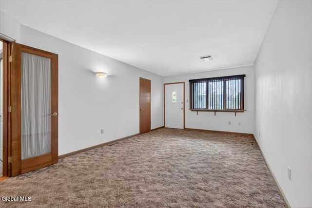 2507 Augustine Avenue, Rotterdam, NY 12306