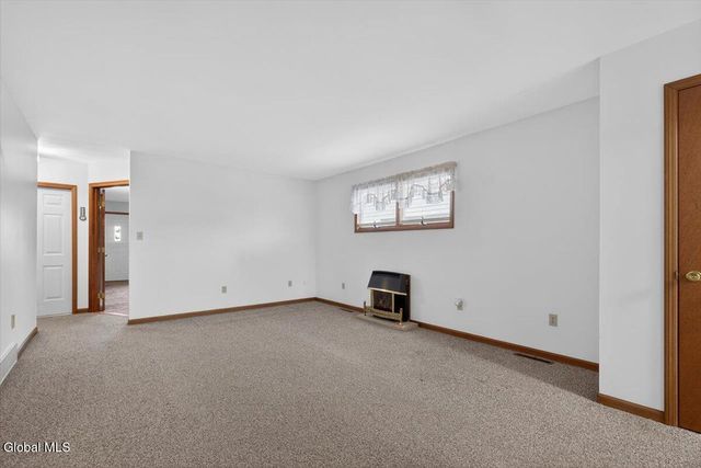 2507 Augustine Avenue, Rotterdam, NY 12306