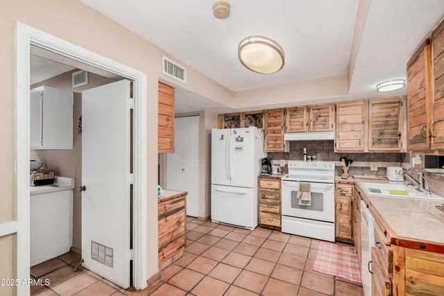 25237 S LAKEWAY Drive, Sun Lakes, AZ 85248