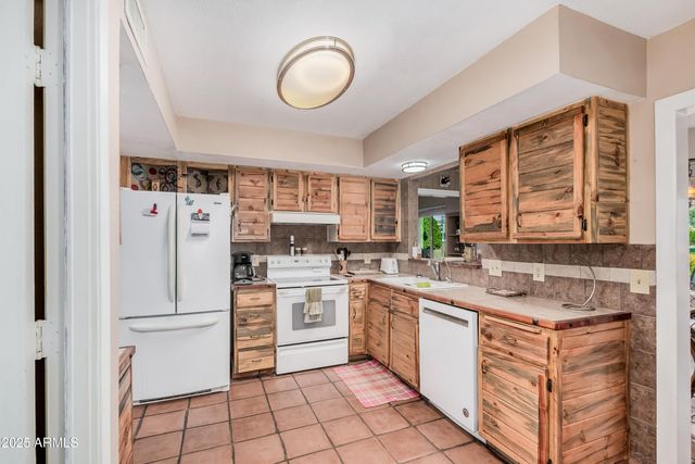 25237 S LAKEWAY Drive, Sun Lakes, AZ 85248