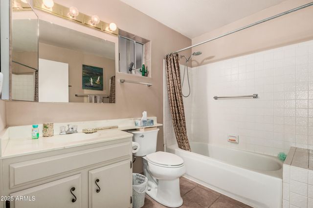 25237 S LAKEWAY Drive, Sun Lakes, AZ 85248