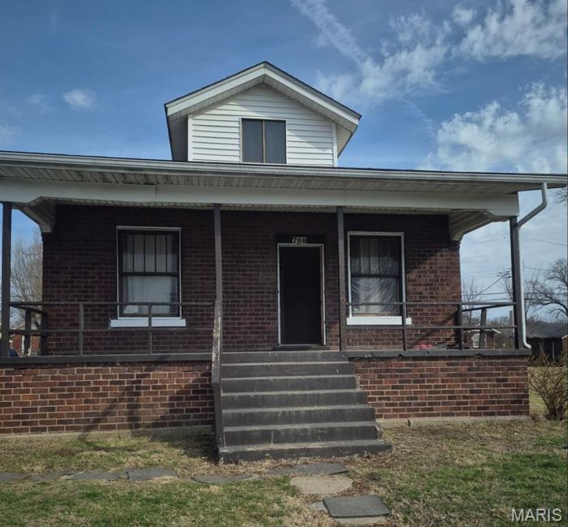 708 Alhambra Court, East St Louis, IL 62205