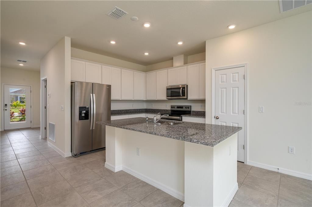 Image 7 of property listing at 2334 SELENIA STREET, Lake Alfred, FL 33850