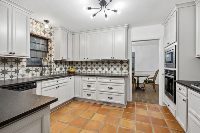 10572 Creekmere Drive, Dallas, TX 75218