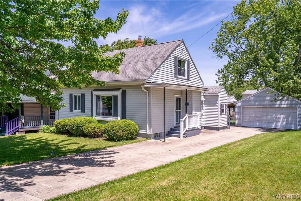2662 Greenfield Avenue, Hamburg, NY 14075