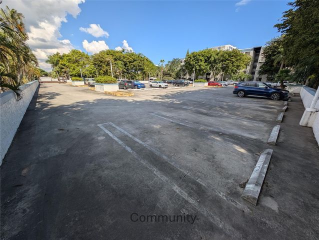 1740 NW North River Dr 329, Miami, FL 33125