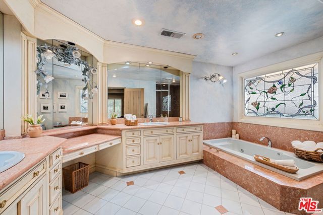 5320 Orrville Avenue, Woodland Hills (los Angeles), CA 91367