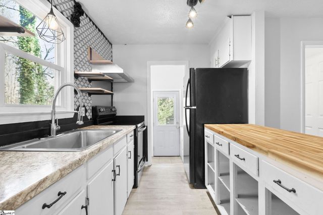 107 Corkwood Drive, Simpsonville, SC 29680