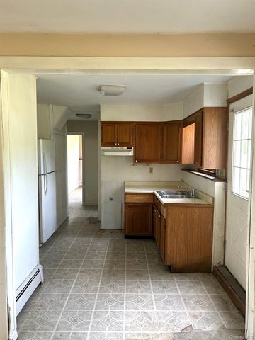 62 Warwick Road, Carmel, NY 10512