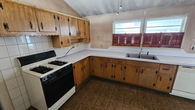 49 Corcoran, Springfield, MA 01118