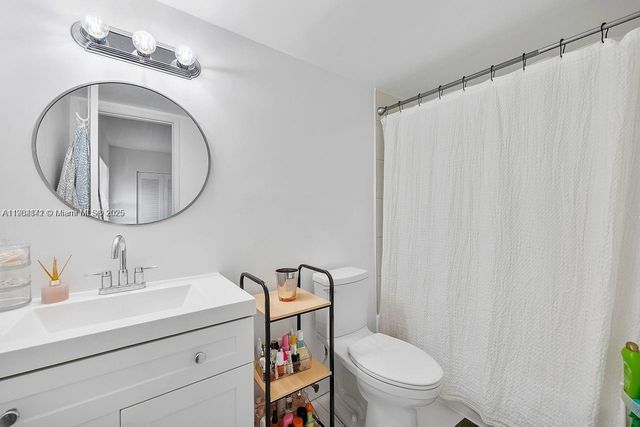 241 W Park Dr 5-103, Miami, FL 33172