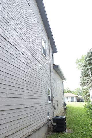 613 Oakwood Drive, Round Lake Beach, IL 60073