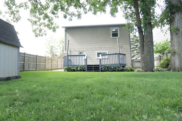 613 Oakwood Drive, Round Lake Beach, IL 60073