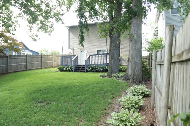 613 Oakwood Drive, Round Lake Beach, IL 60073
