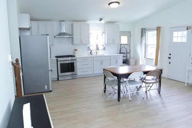 613 Oakwood Drive, Round Lake Beach, IL 60073