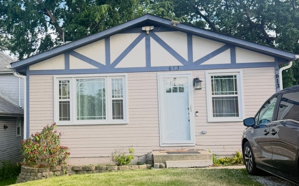 613 Oakwood Drive, Round Lake Beach, IL 60073
