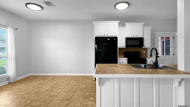 10816 Field Pointe Dr, Denham Springs, LA 70726
