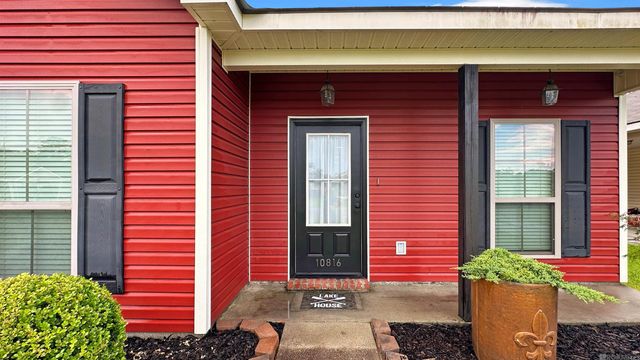 10816 Field Pointe Dr, Denham Springs, LA 70726