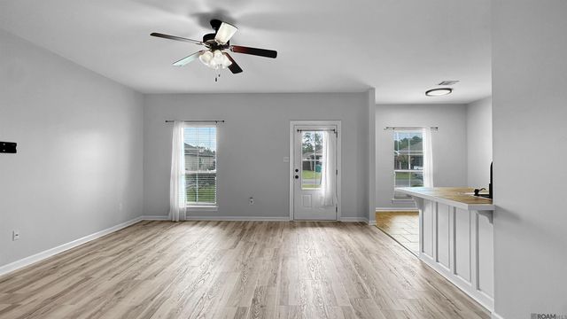 10816 Field Pointe Dr, Denham Springs, LA 70726