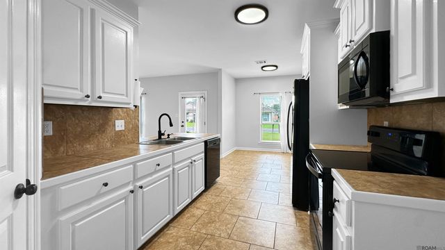 10816 Field Pointe Dr, Denham Springs, LA 70726