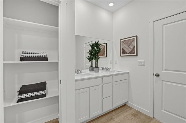 505 SW Edgewood Meadows Drive, Oak Grove, MO 64075